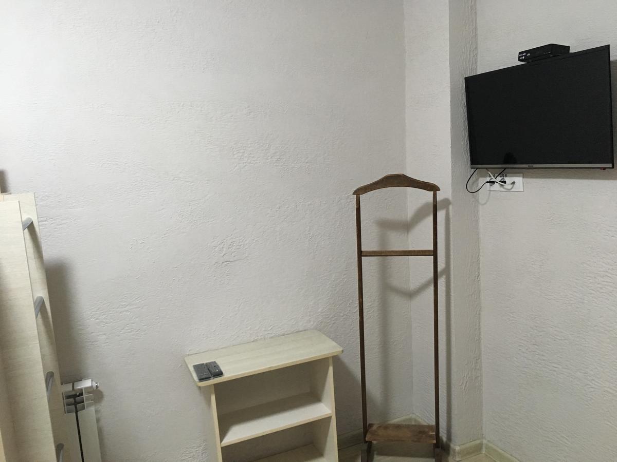 Hostel Ekonom Karagandy Buitenkant foto