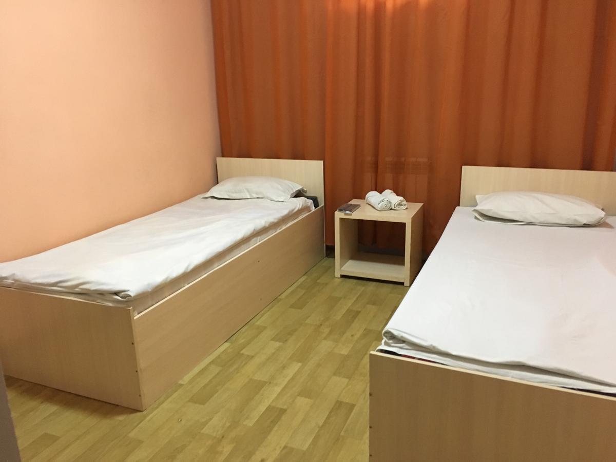 Hostel Ekonom Karagandy Buitenkant foto