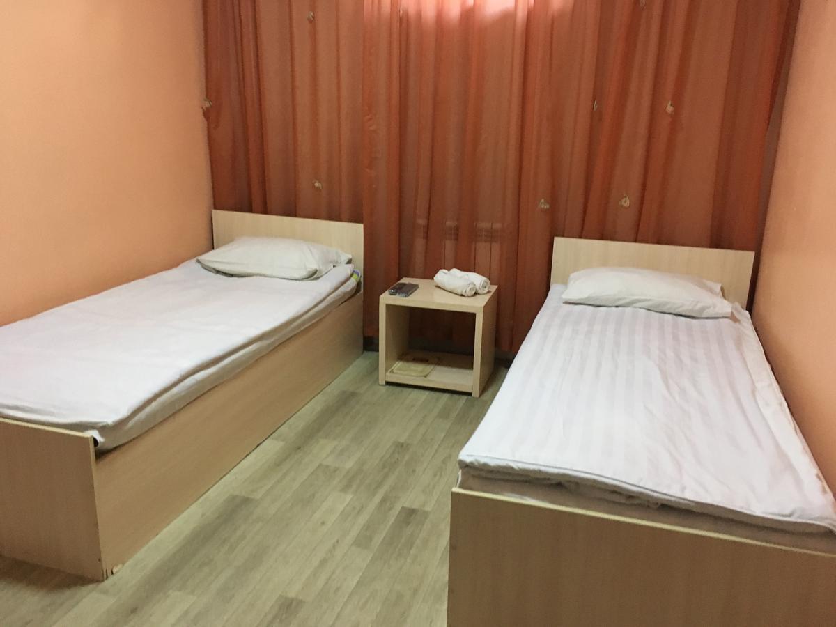 Hostel Ekonom Karagandy Buitenkant foto