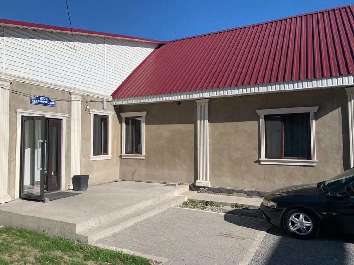 Hostel Ekonom Karagandy Buitenkant foto